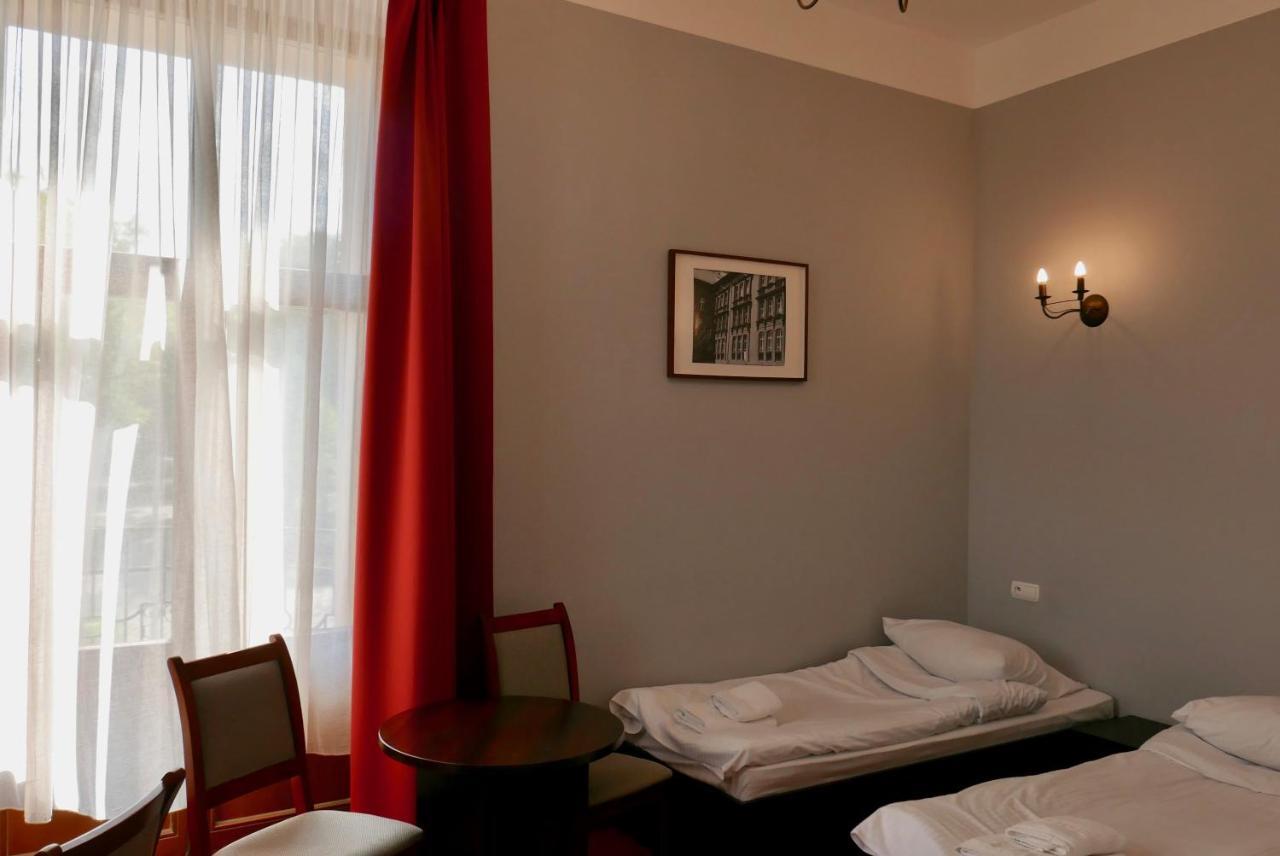 Staromiejski Piwowar Hotel Legnica Ngoại thất bức ảnh