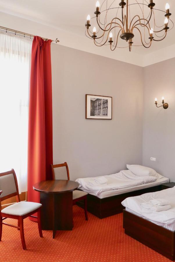Staromiejski Piwowar Hotel Legnica Ngoại thất bức ảnh