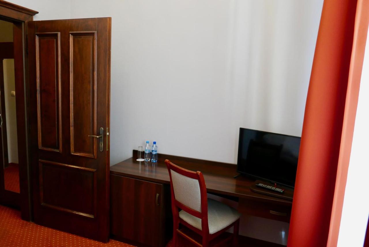 Staromiejski Piwowar Hotel Legnica Ngoại thất bức ảnh