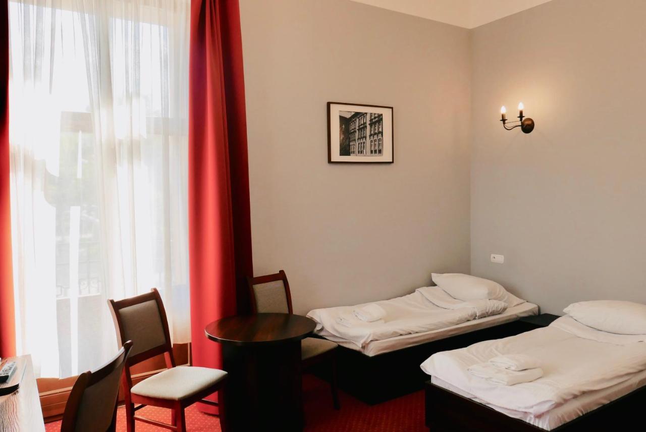Staromiejski Piwowar Hotel Legnica Ngoại thất bức ảnh