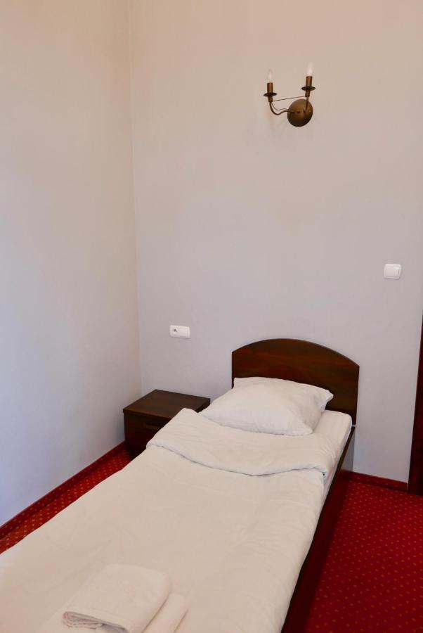 Staromiejski Piwowar Hotel Legnica Ngoại thất bức ảnh