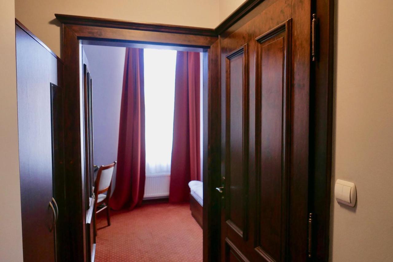 Staromiejski Piwowar Hotel Legnica Ngoại thất bức ảnh