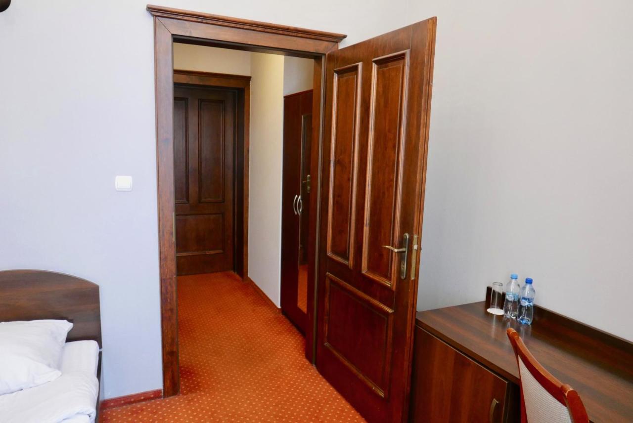 Staromiejski Piwowar Hotel Legnica Ngoại thất bức ảnh